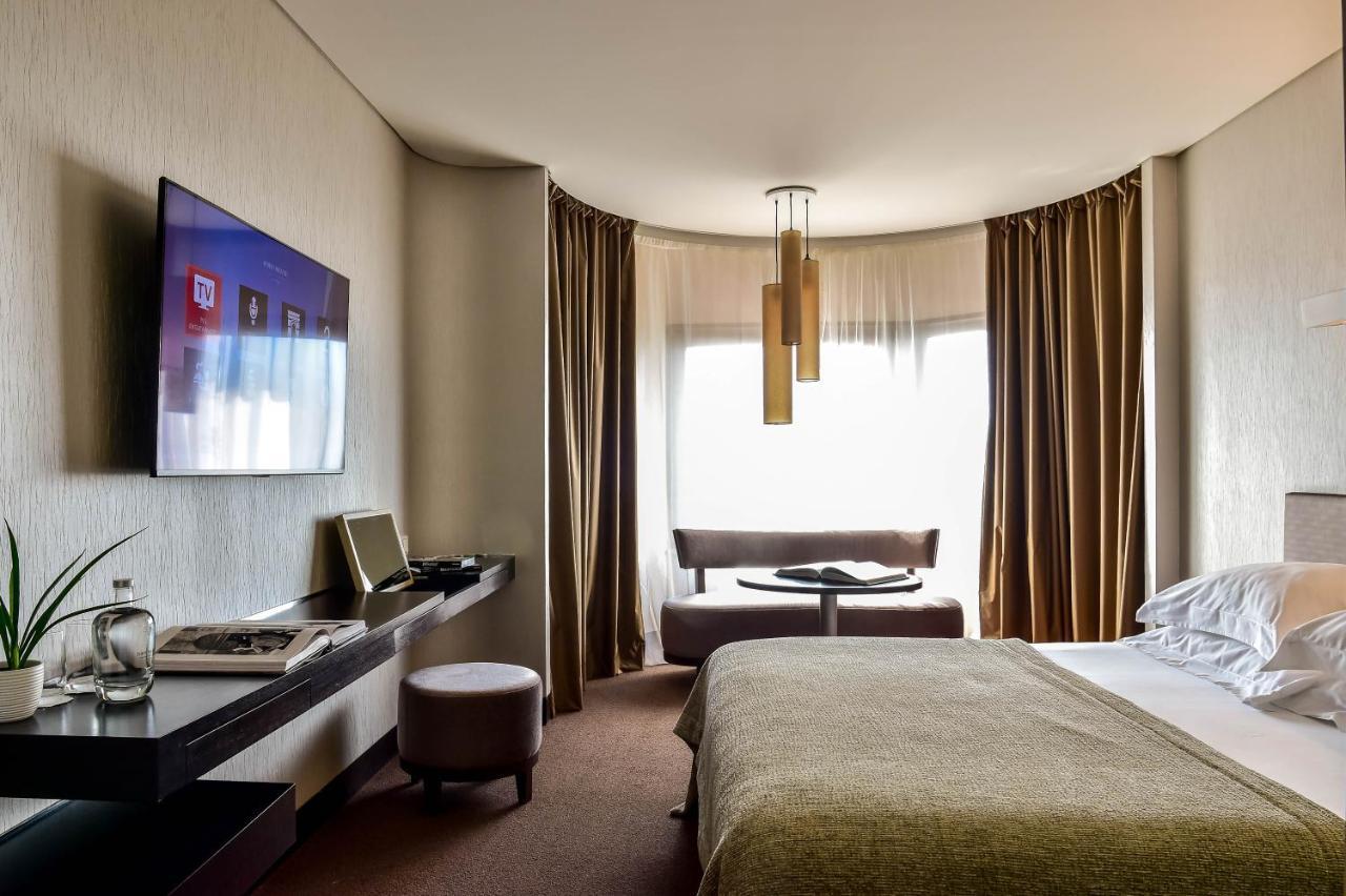 Porto Palacio Hotel By The Editory Exterior photo A room at the hotel