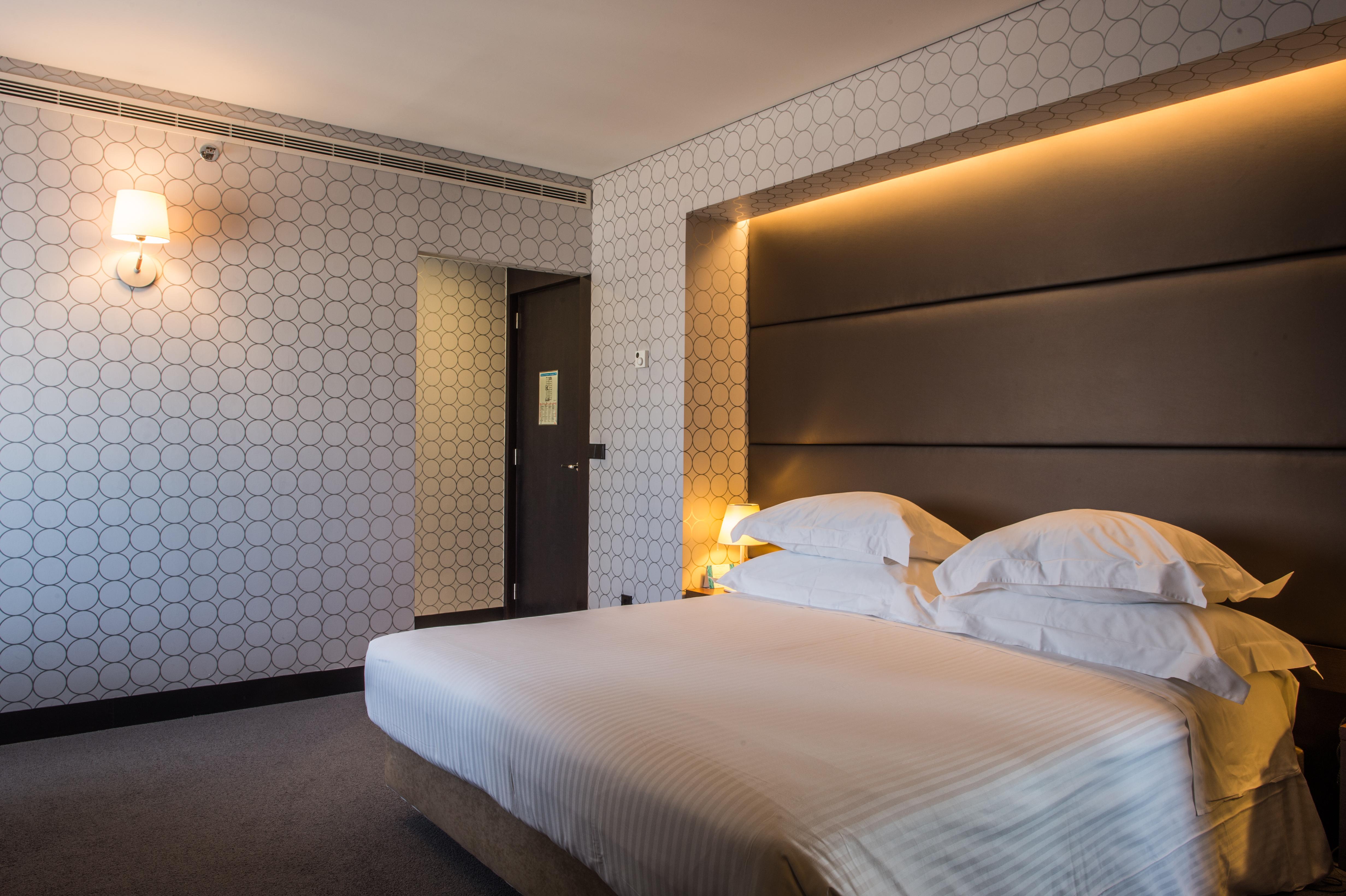 Porto Palacio Hotel By The Editory Exterior photo A room at the hotel