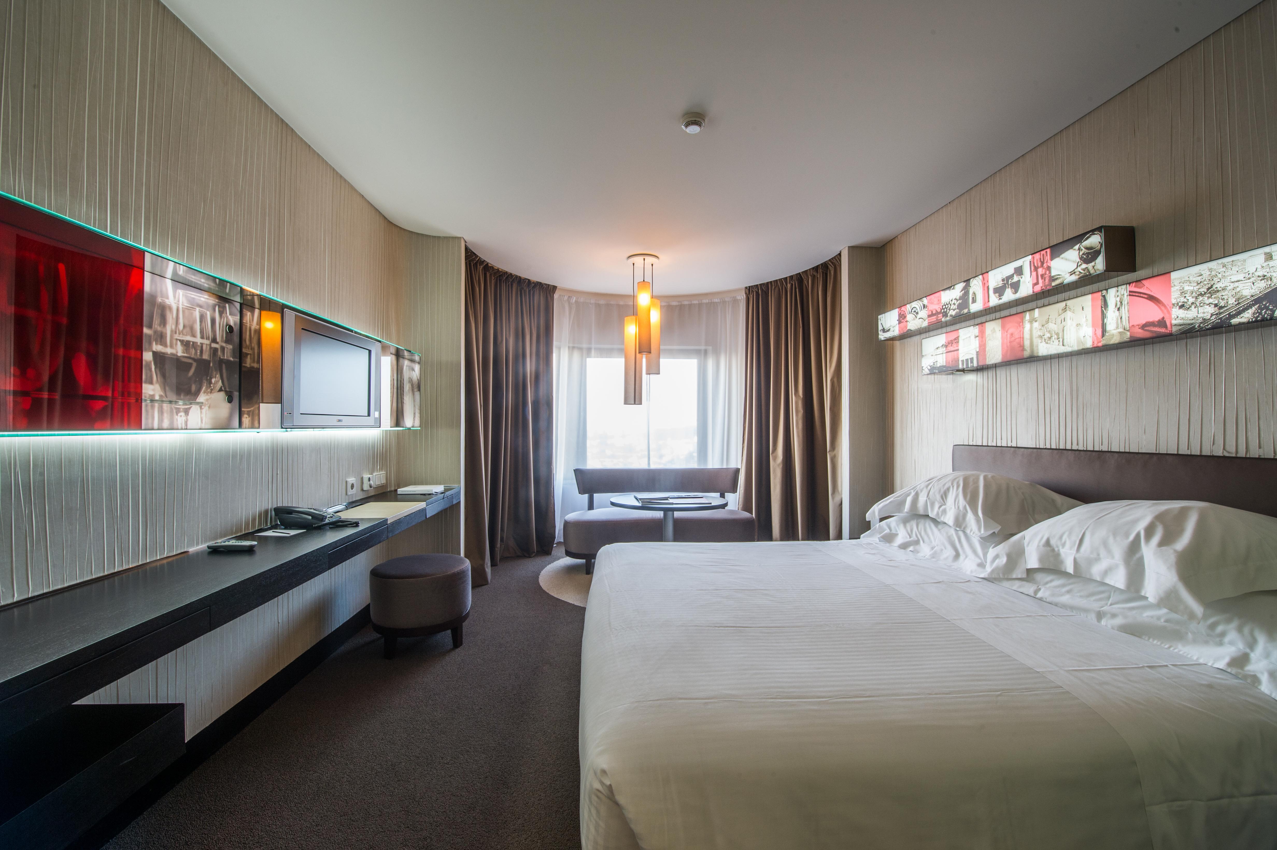 Porto Palacio Hotel By The Editory Exterior photo A room at the hotel