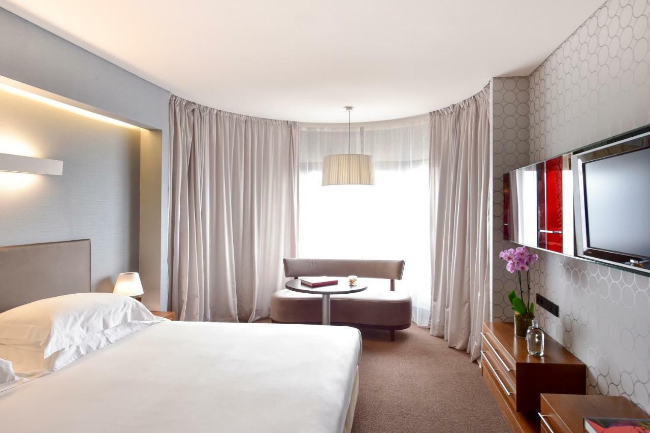 Porto Palacio Hotel By The Editory Exterior photo A room at the hotel